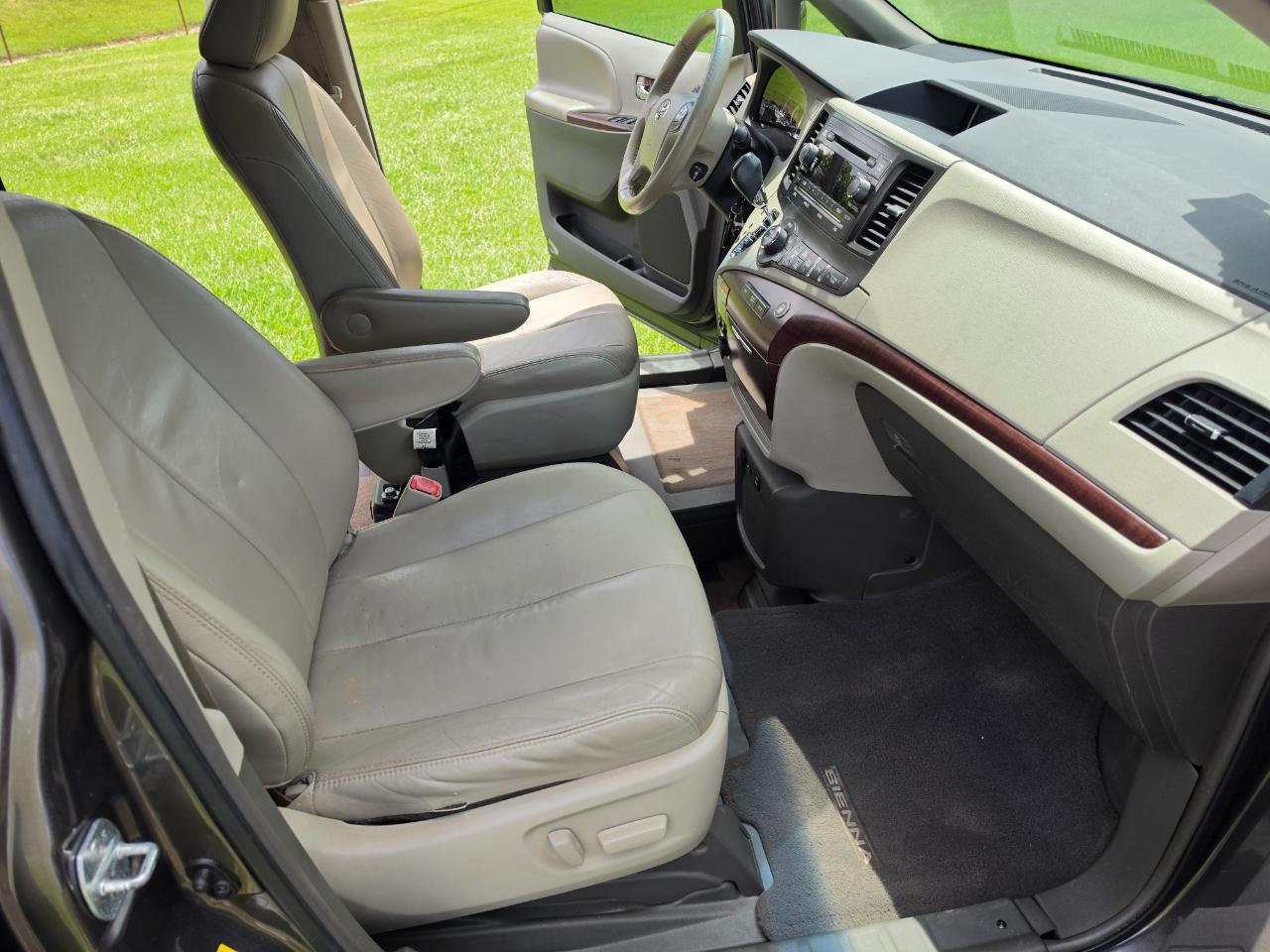 Toyota Sienna  2013