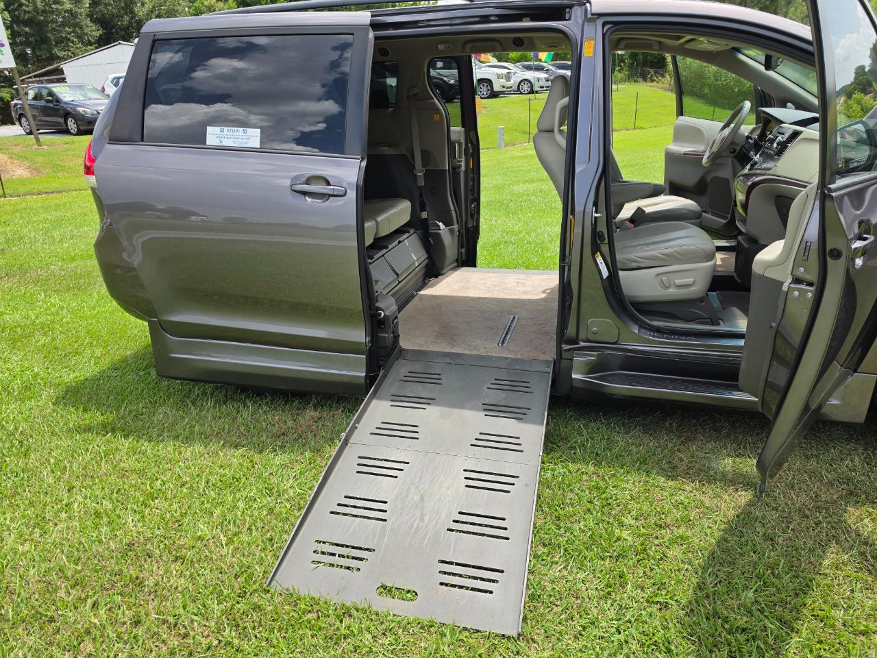 Toyota Sienna  2013