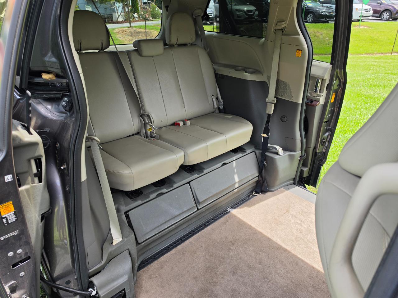 Toyota Sienna  2013