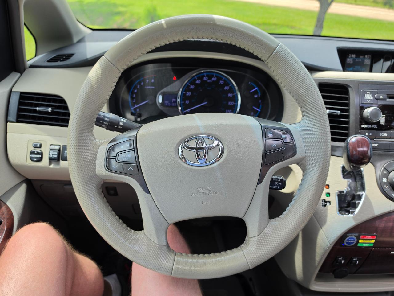 Toyota Sienna  2013