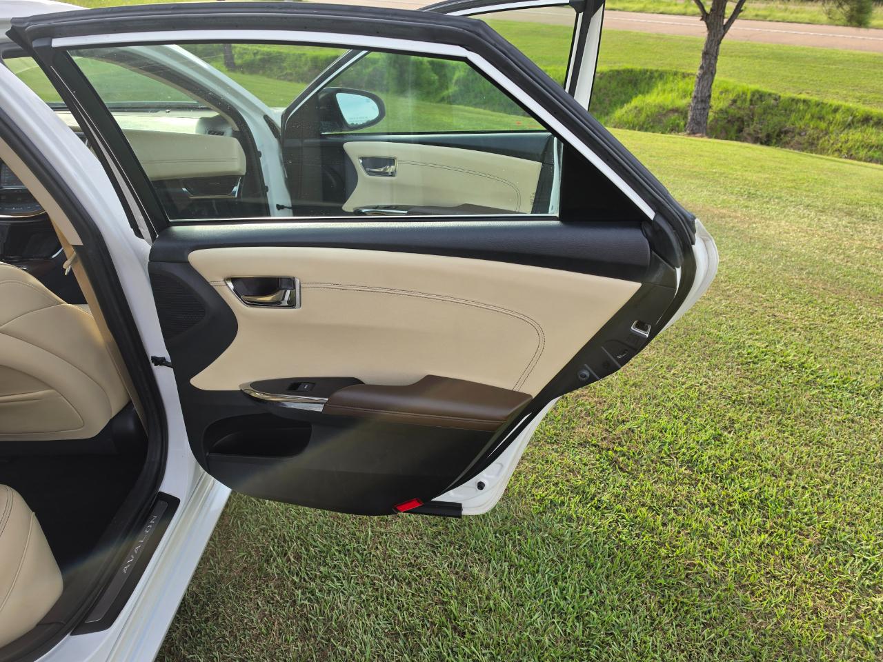 Toyota Avalon XLE 2018