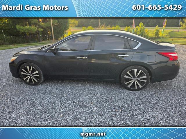 Blue 2017 Nissan Altima Sedan Front-Wheel Drive Continuously Variable Transmission
