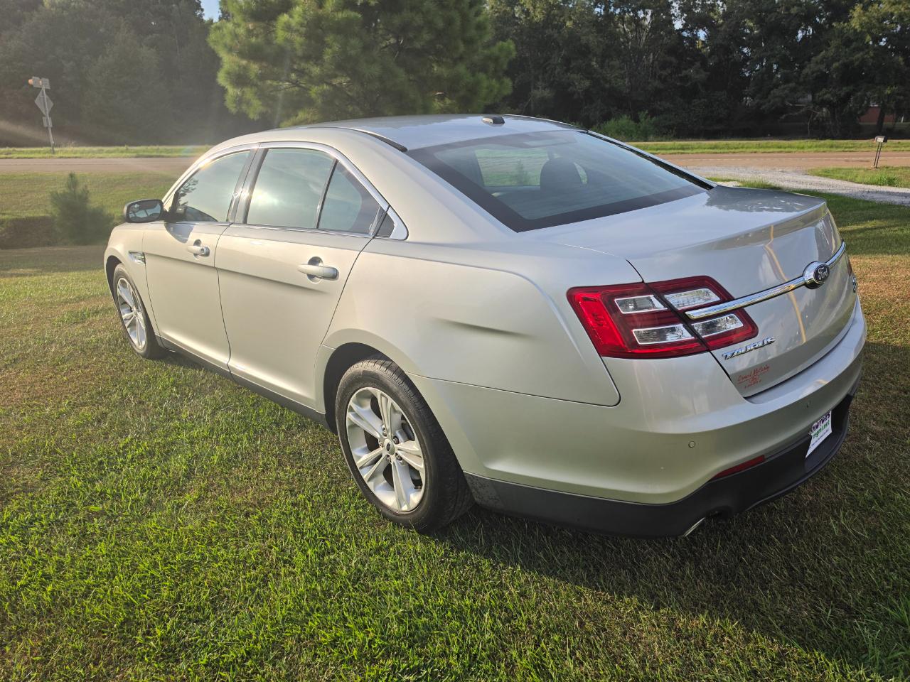 Ford Taurus SEL FWD 2018