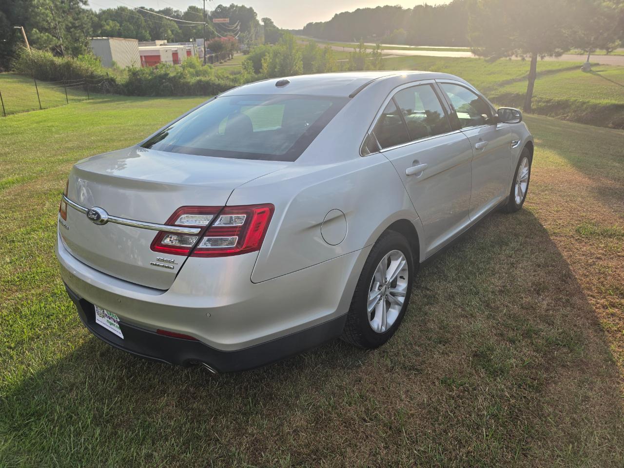 Ford Taurus SEL FWD 2018