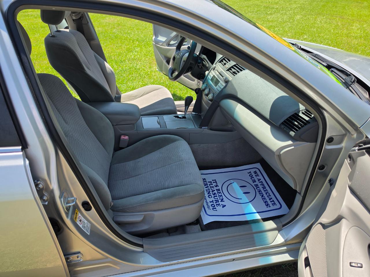 Toyota Camry Base 6-Spd AT 2011