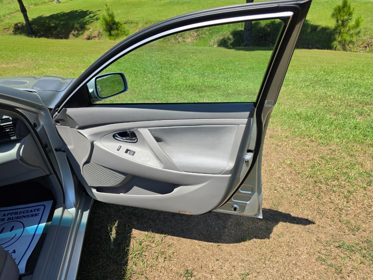 Toyota Camry Base 6-Spd AT 2011