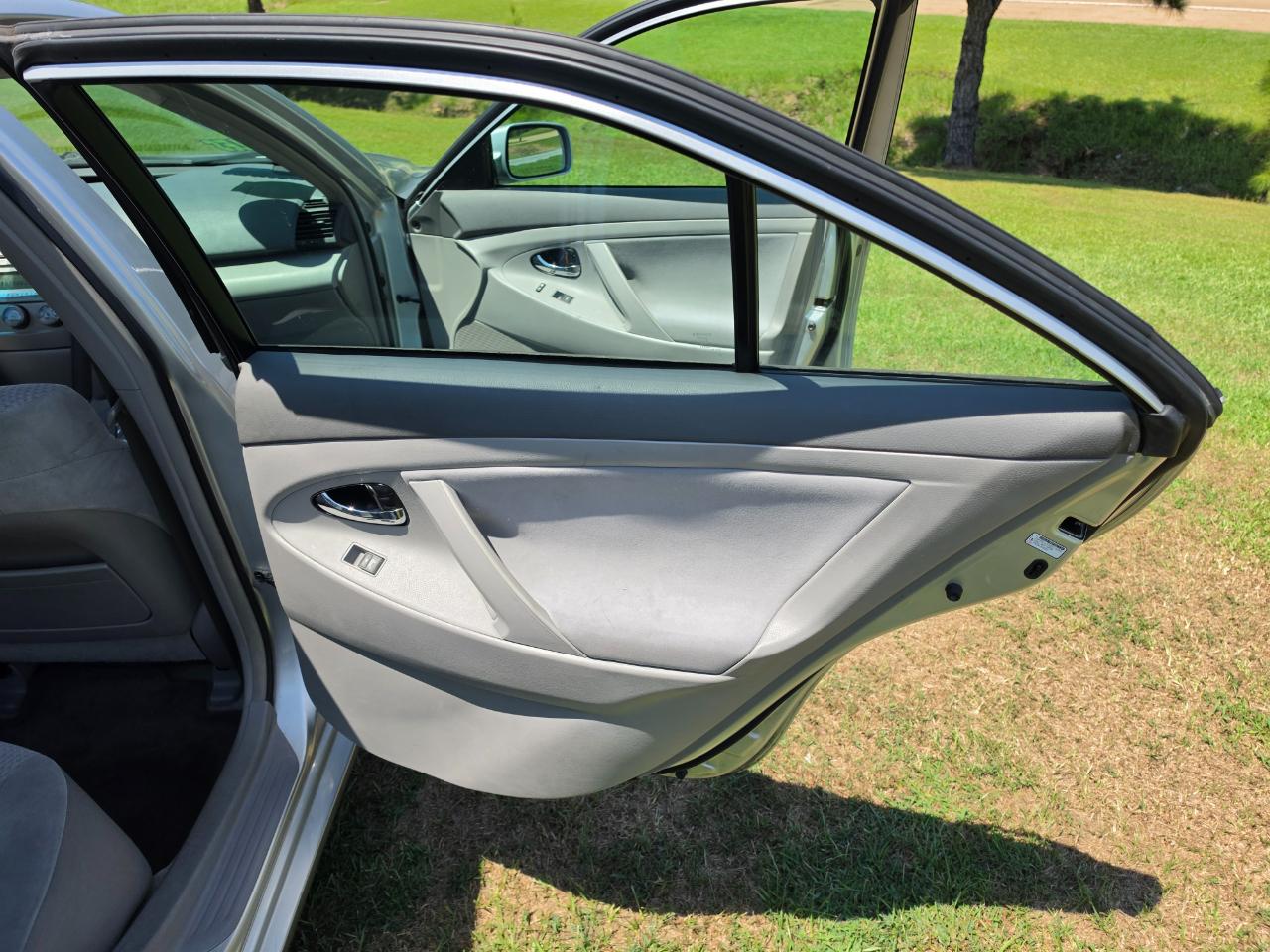 Toyota Camry Base 6-Spd AT 2011