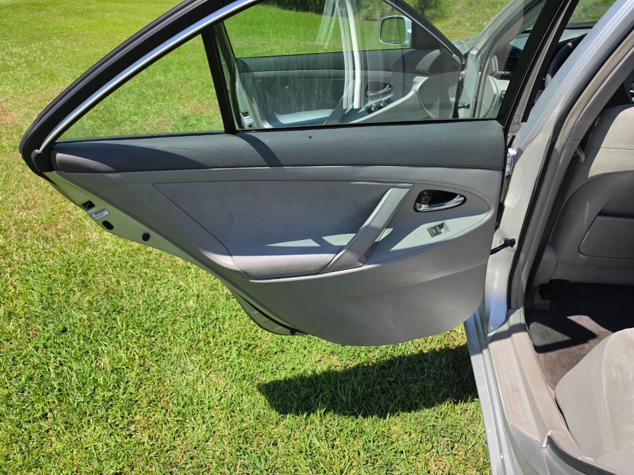 Toyota Camry Base 6-Spd AT 2011