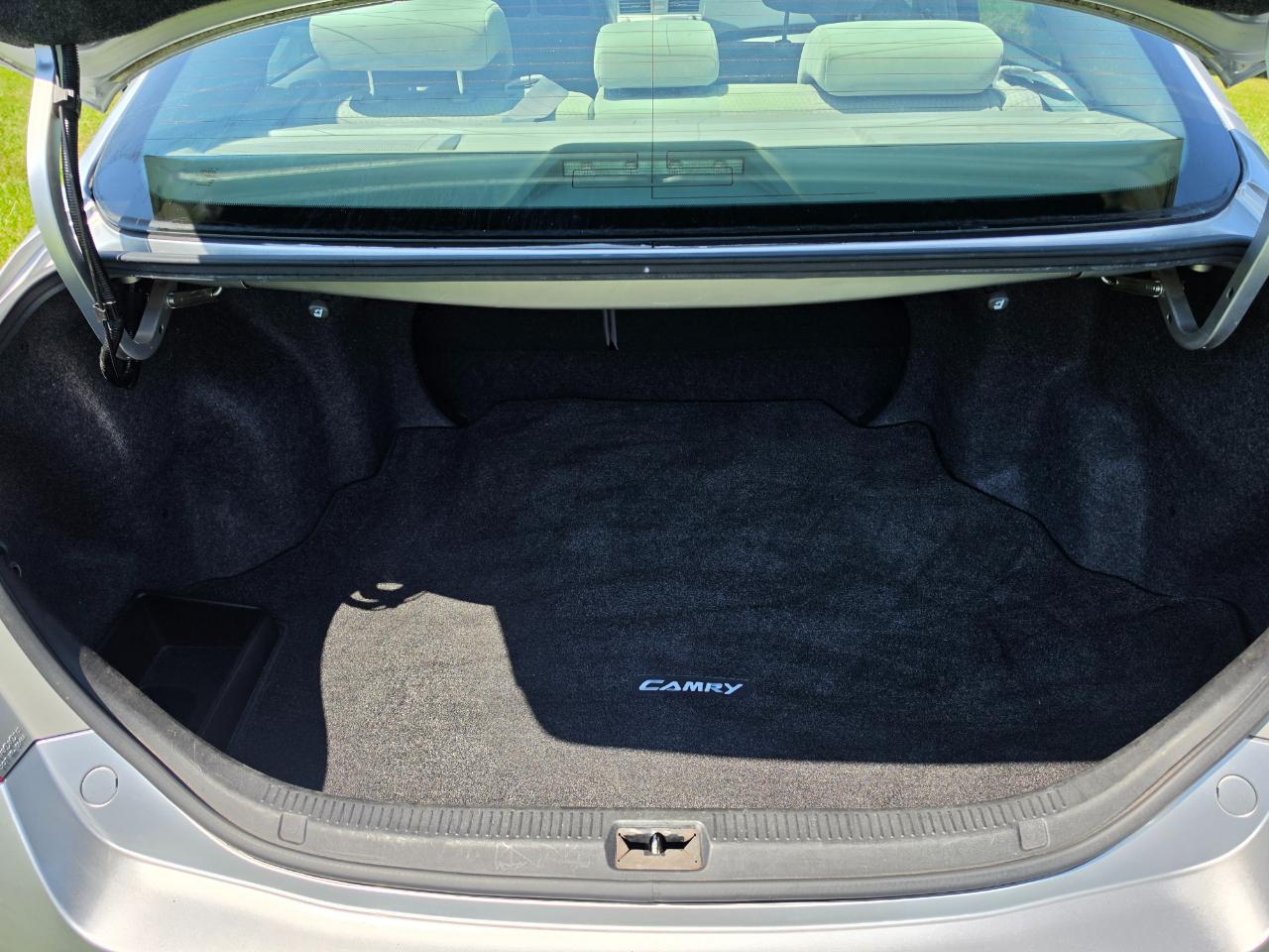 Toyota Camry Base 6-Spd AT 2011