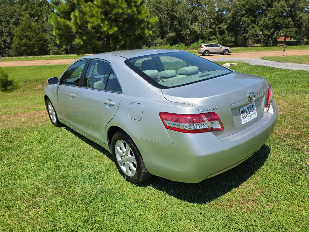 Toyota Camry Base 6-Spd AT 2011