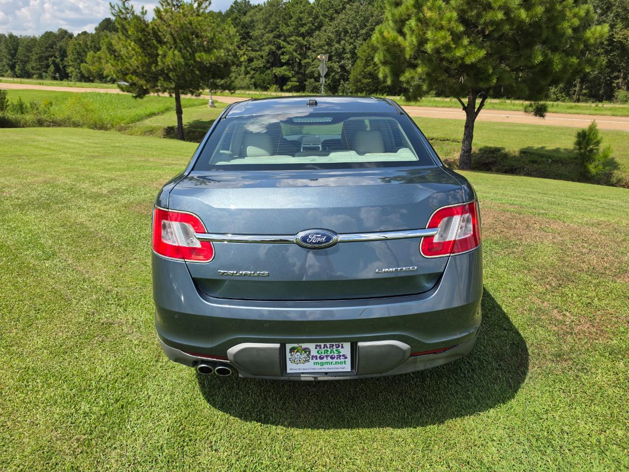Ford Taurus Limited FWD 2010