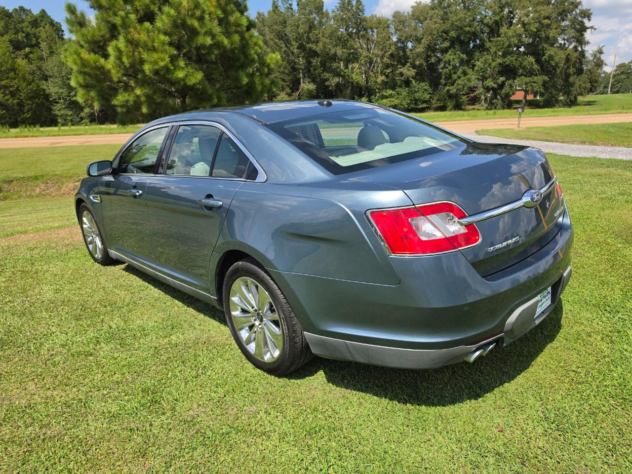 Ford Taurus Limited FWD 2010