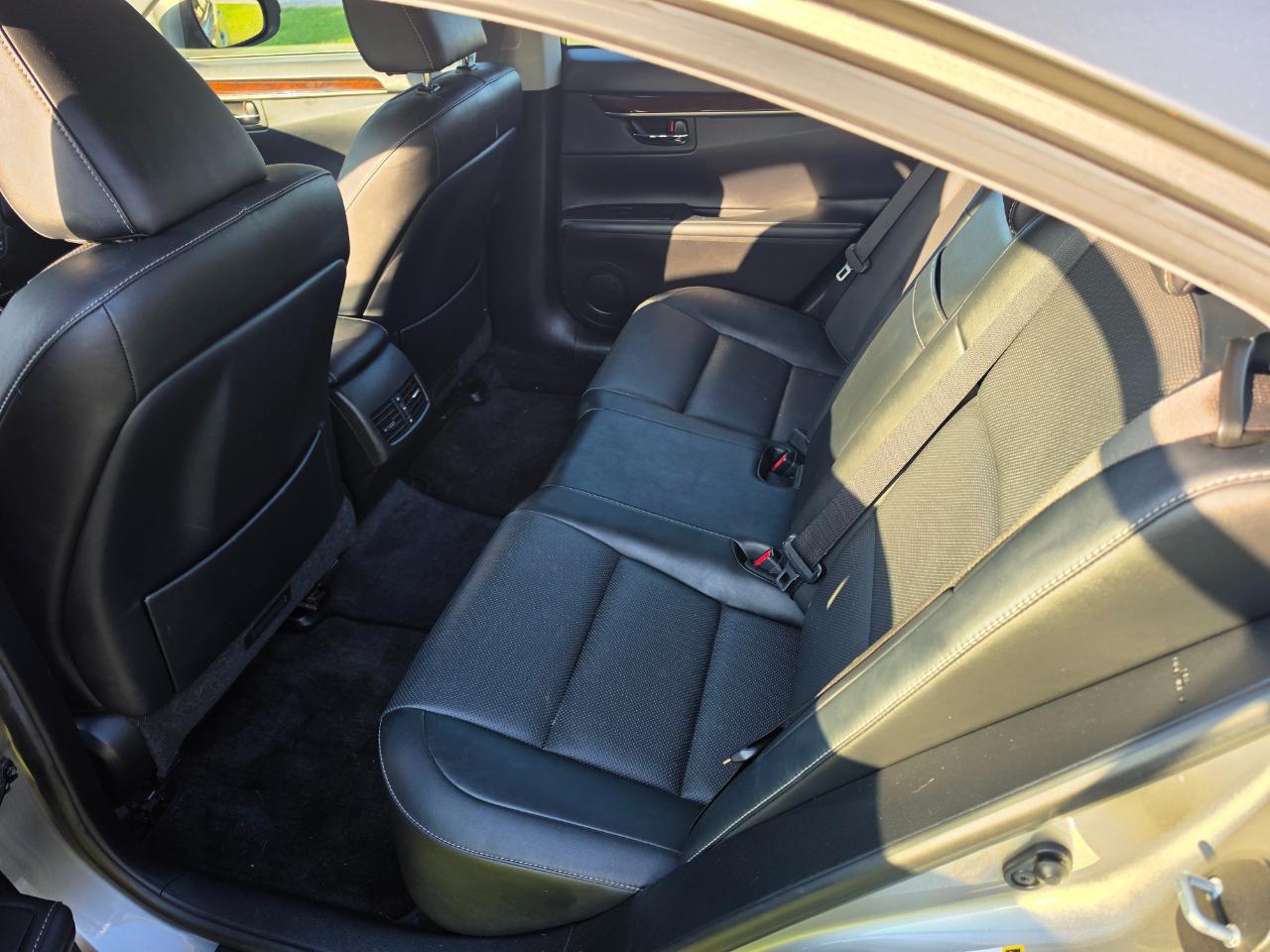 Lexus ES 350 Sedan 2015