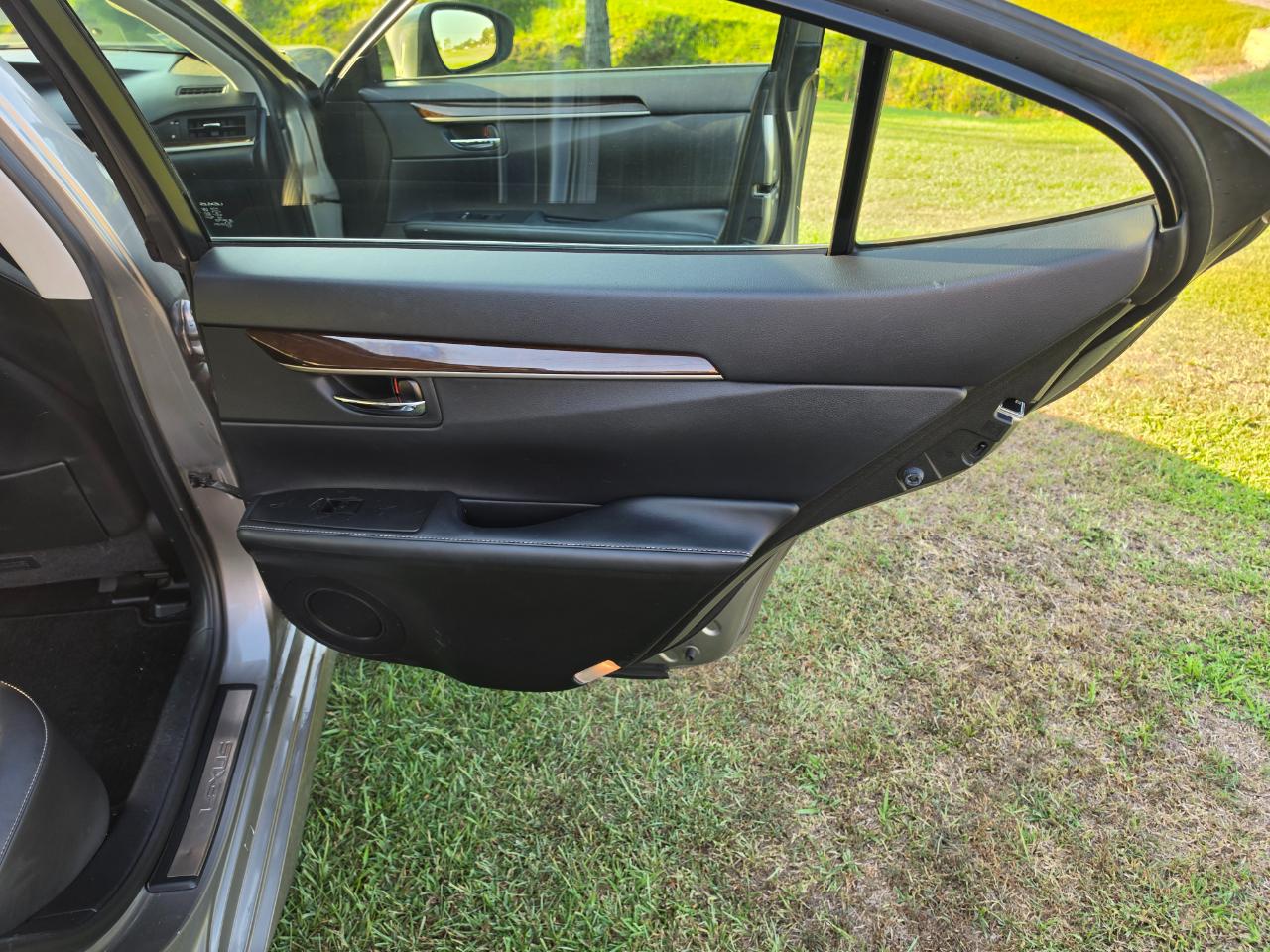 Lexus ES 350 Sedan 2015