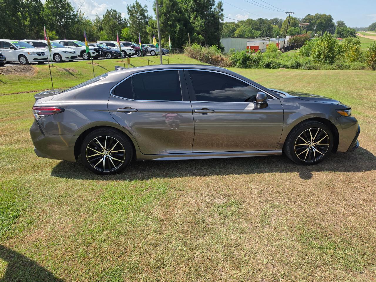 Toyota Camry SE 2024