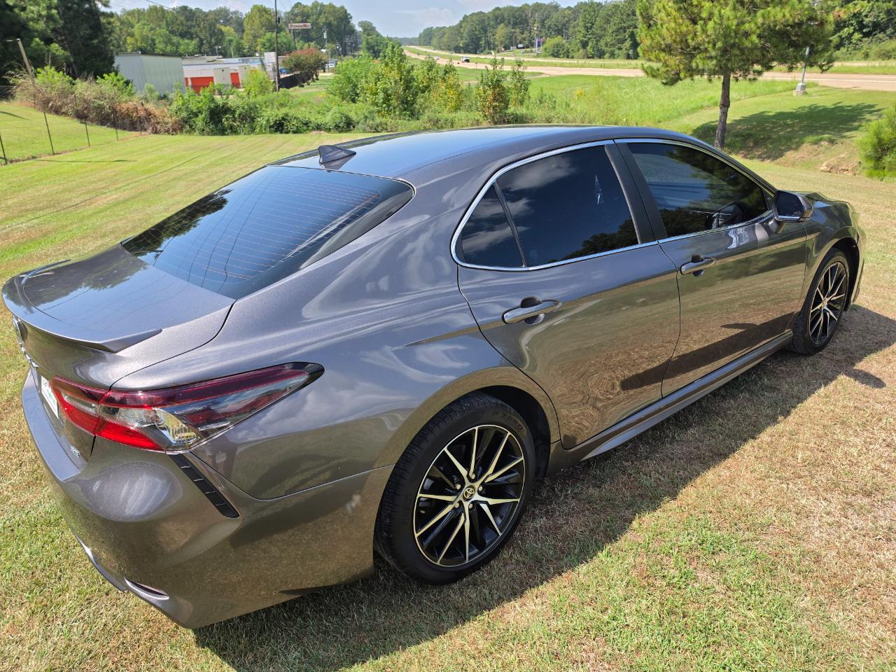 Toyota Camry SE 2024