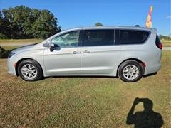 2023 Chrysler Voyager 