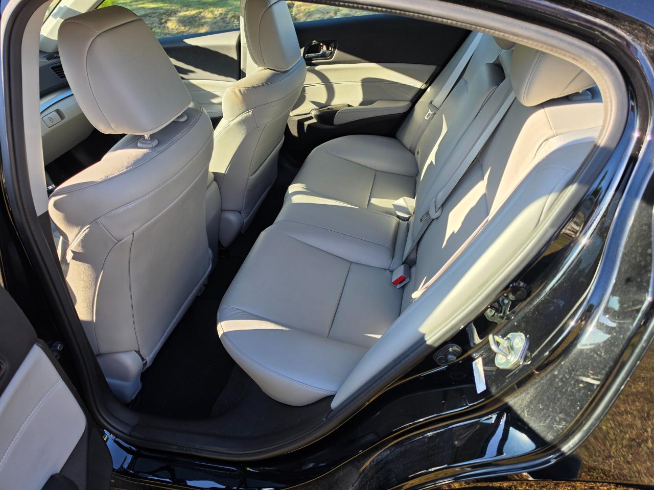 Acura ILX 8-Spd AT w/ AcuraWatch Plus Package 2017