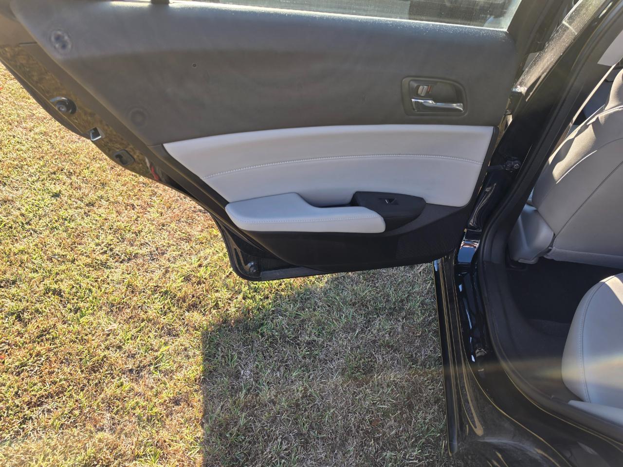 Acura ILX 8-Spd AT w/ AcuraWatch Plus Package 2017