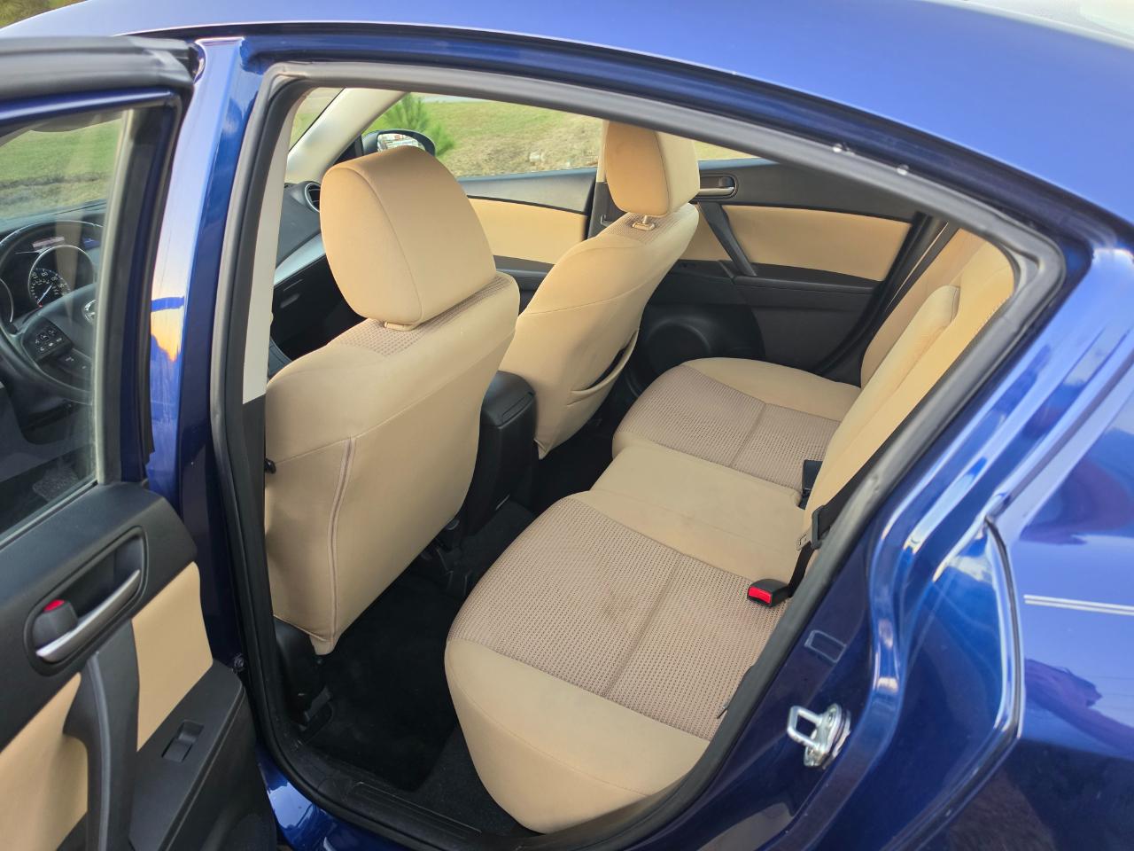 Mazda MAZDA3 i Touring 4-door 2012