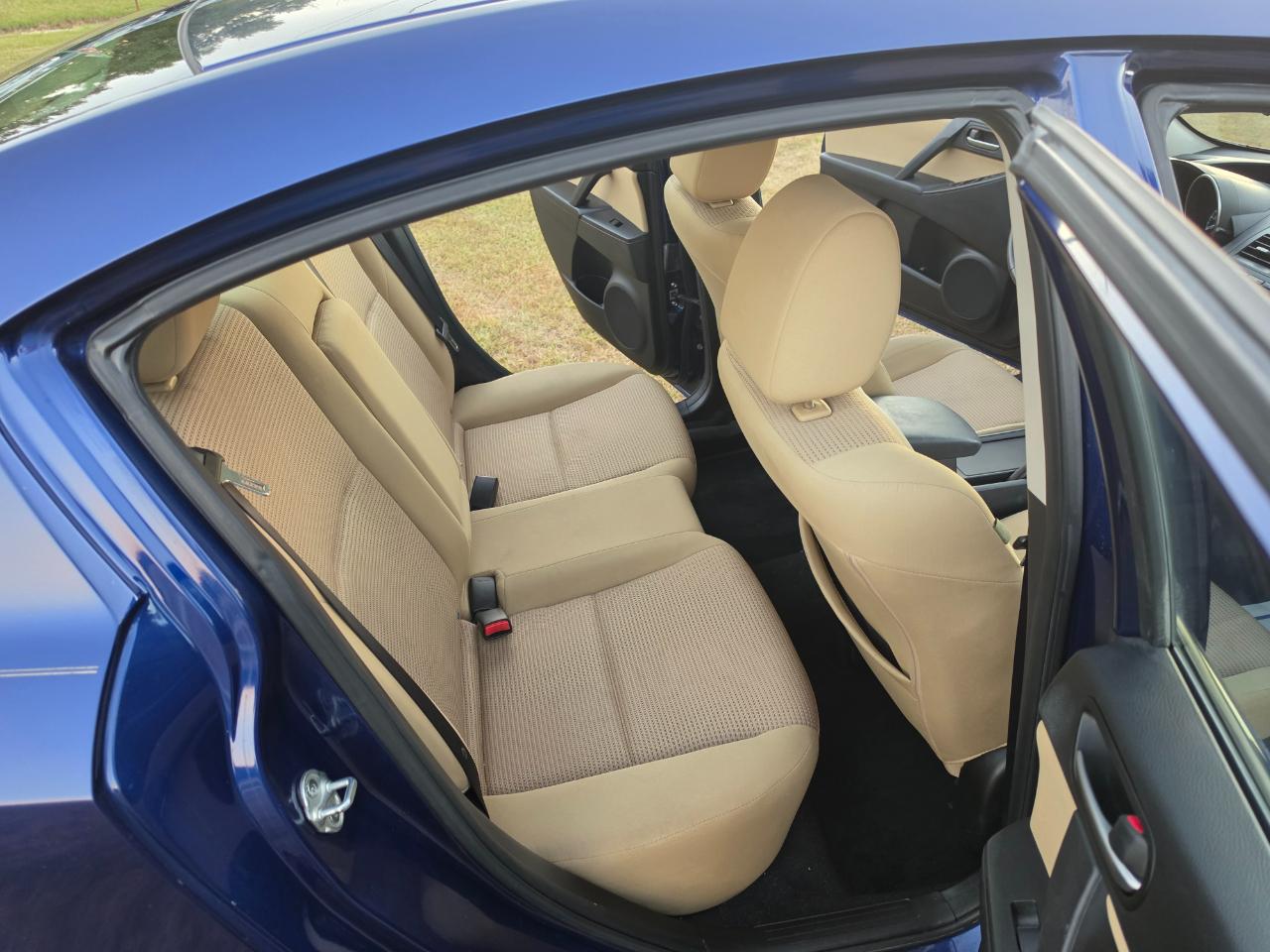 Mazda MAZDA3 i Touring 4-door 2012