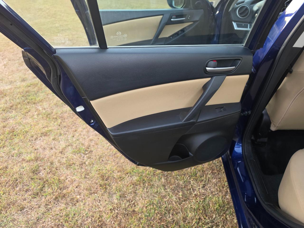 Mazda MAZDA3 i Touring 4-door 2012
