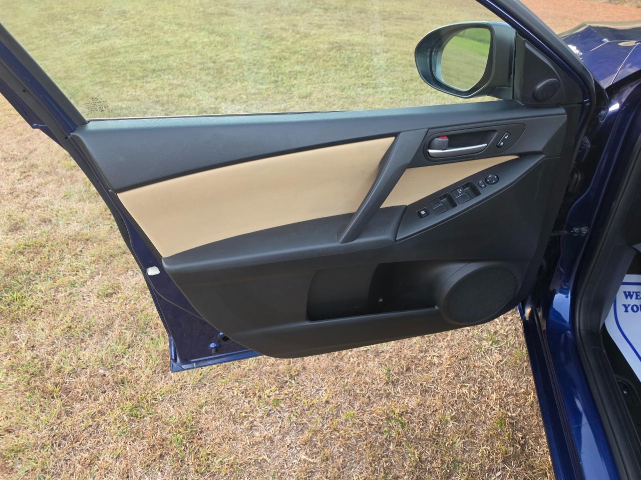 Mazda MAZDA3 i Touring 4-door 2012