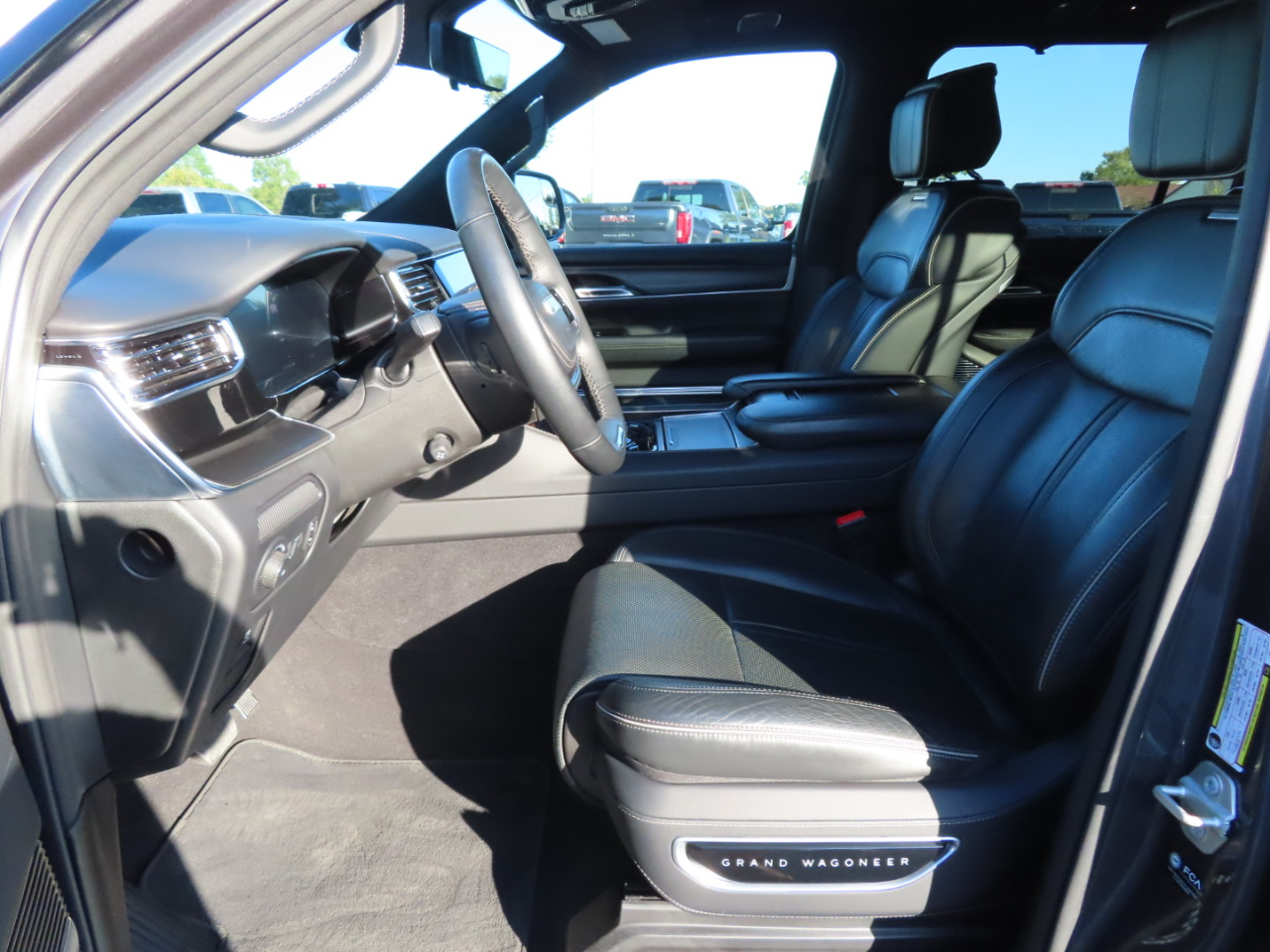 2024 Jeep Grand Wagoneer L II photo 23