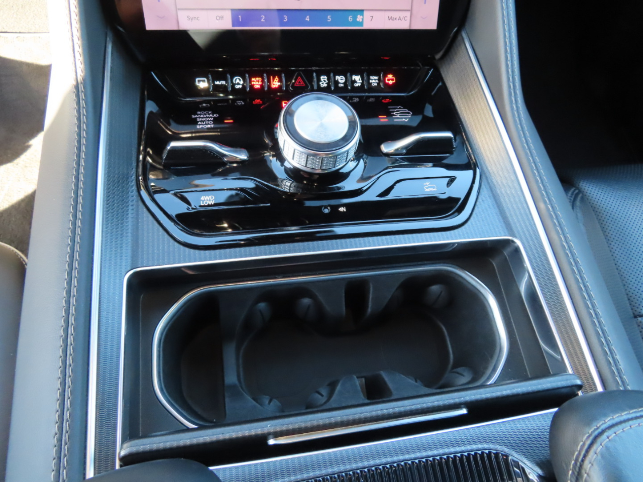 2024 Jeep Grand Wagoneer L II photo 32