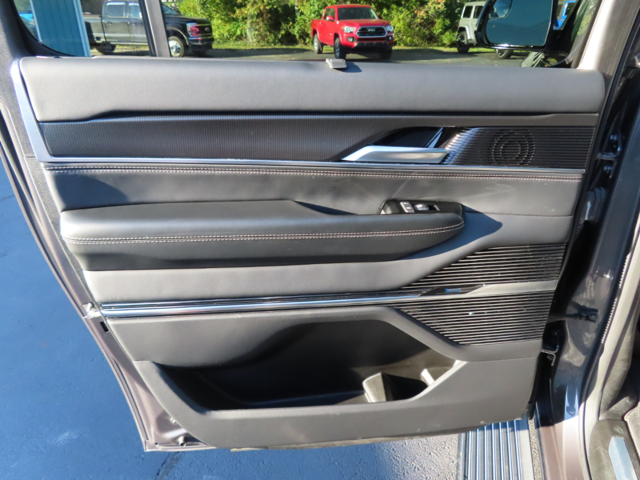 2024 Jeep Grand Wagoneer L II photo 34