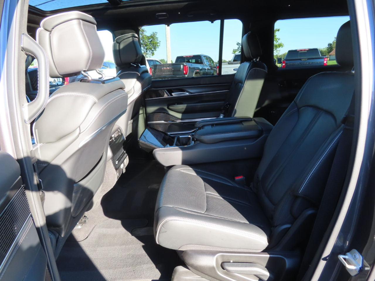 2024 Jeep Grand Wagoneer L II photo 35