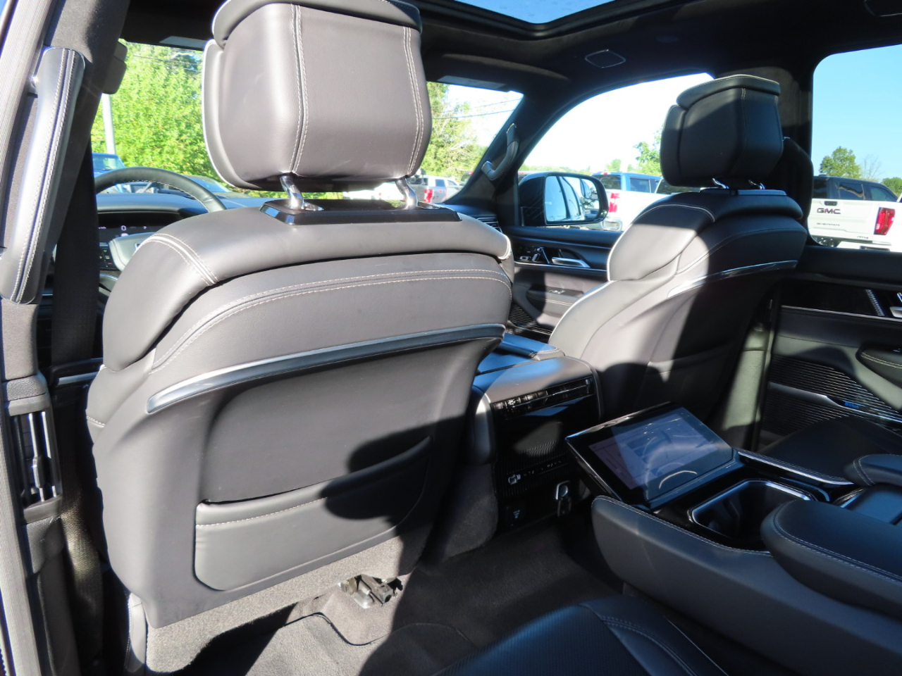 2024 Jeep Grand Wagoneer L II photo 37