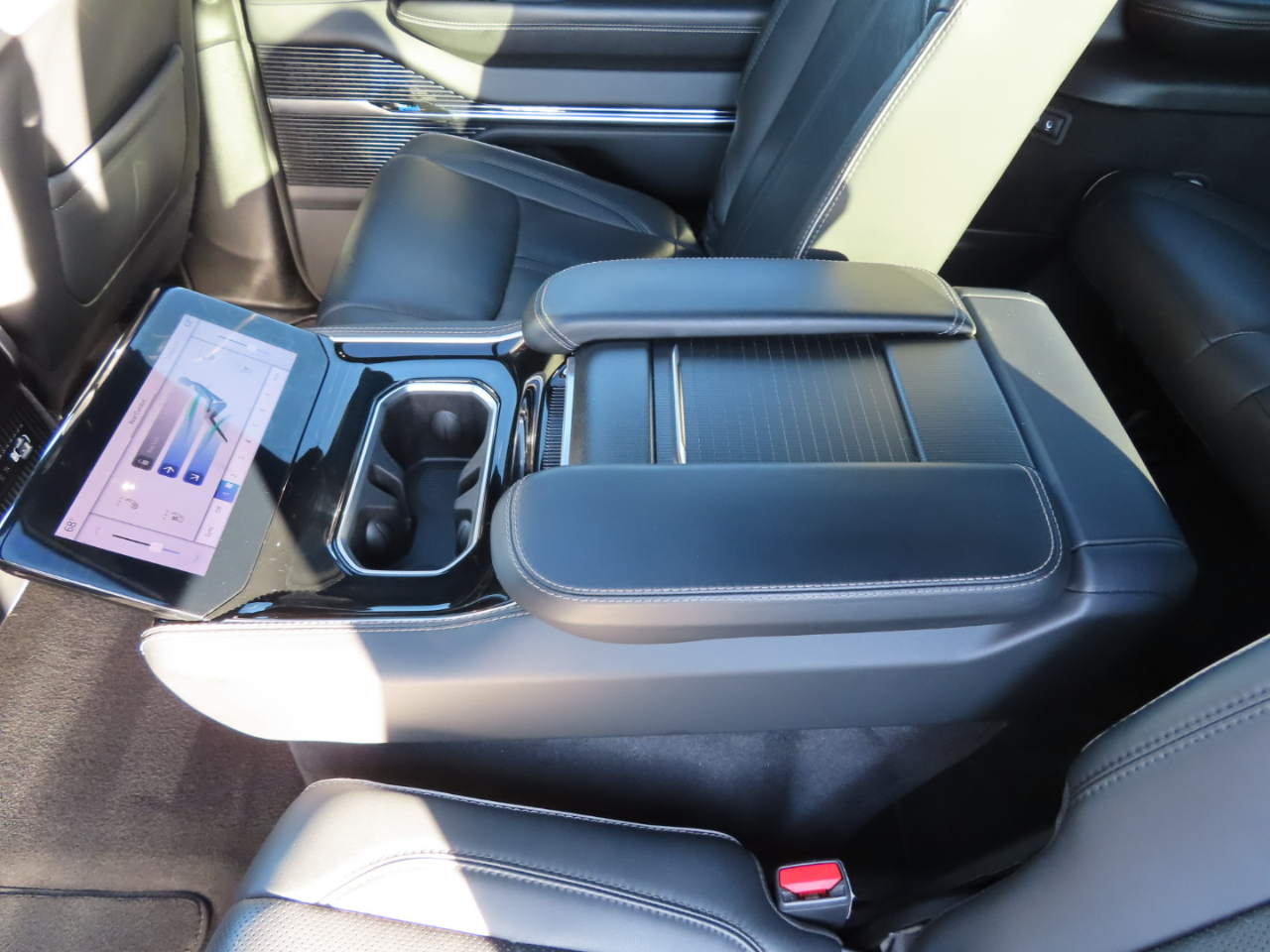 2024 Jeep Grand Wagoneer L II photo 38