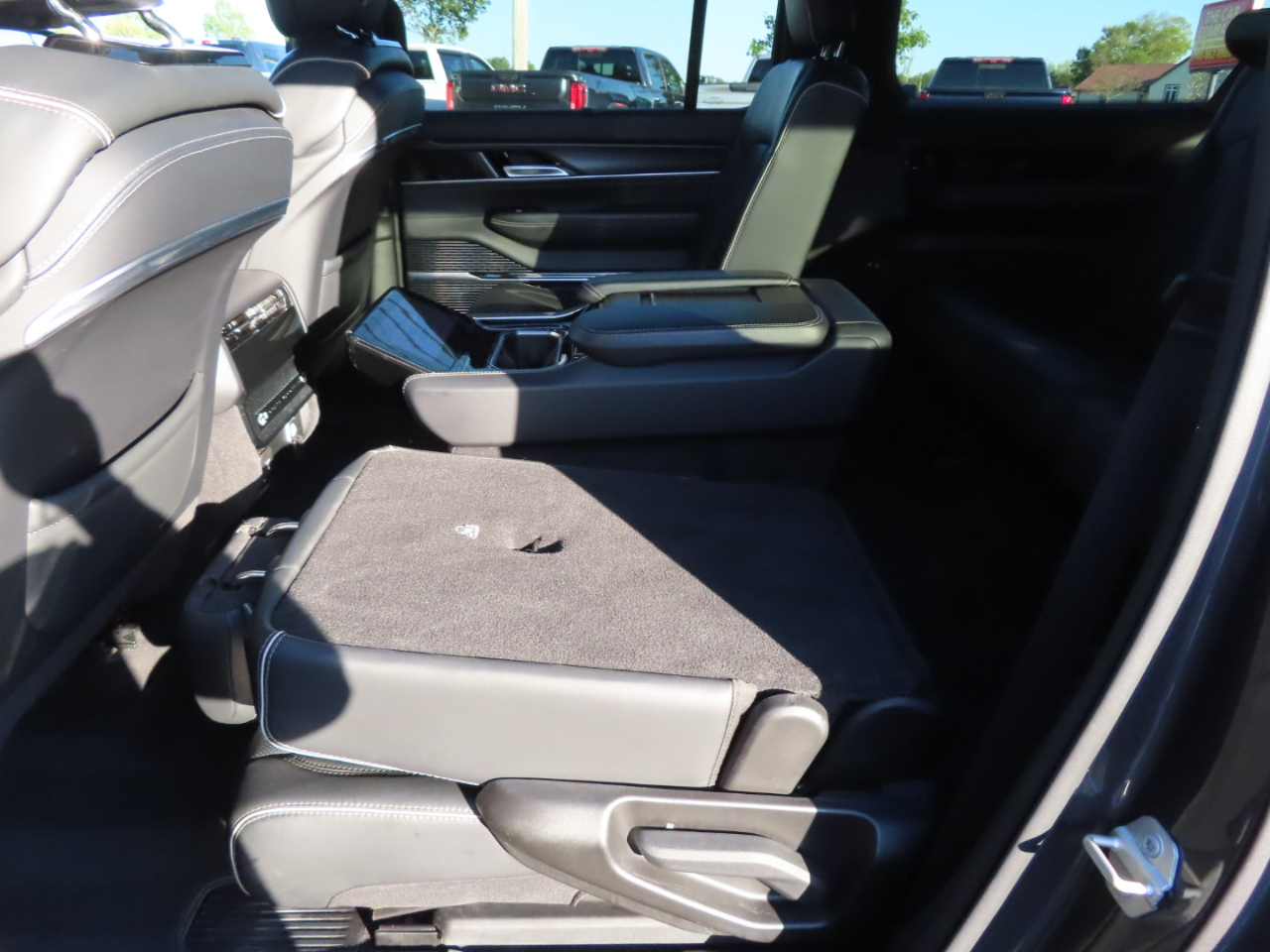 2024 Jeep Grand Wagoneer L II photo 40