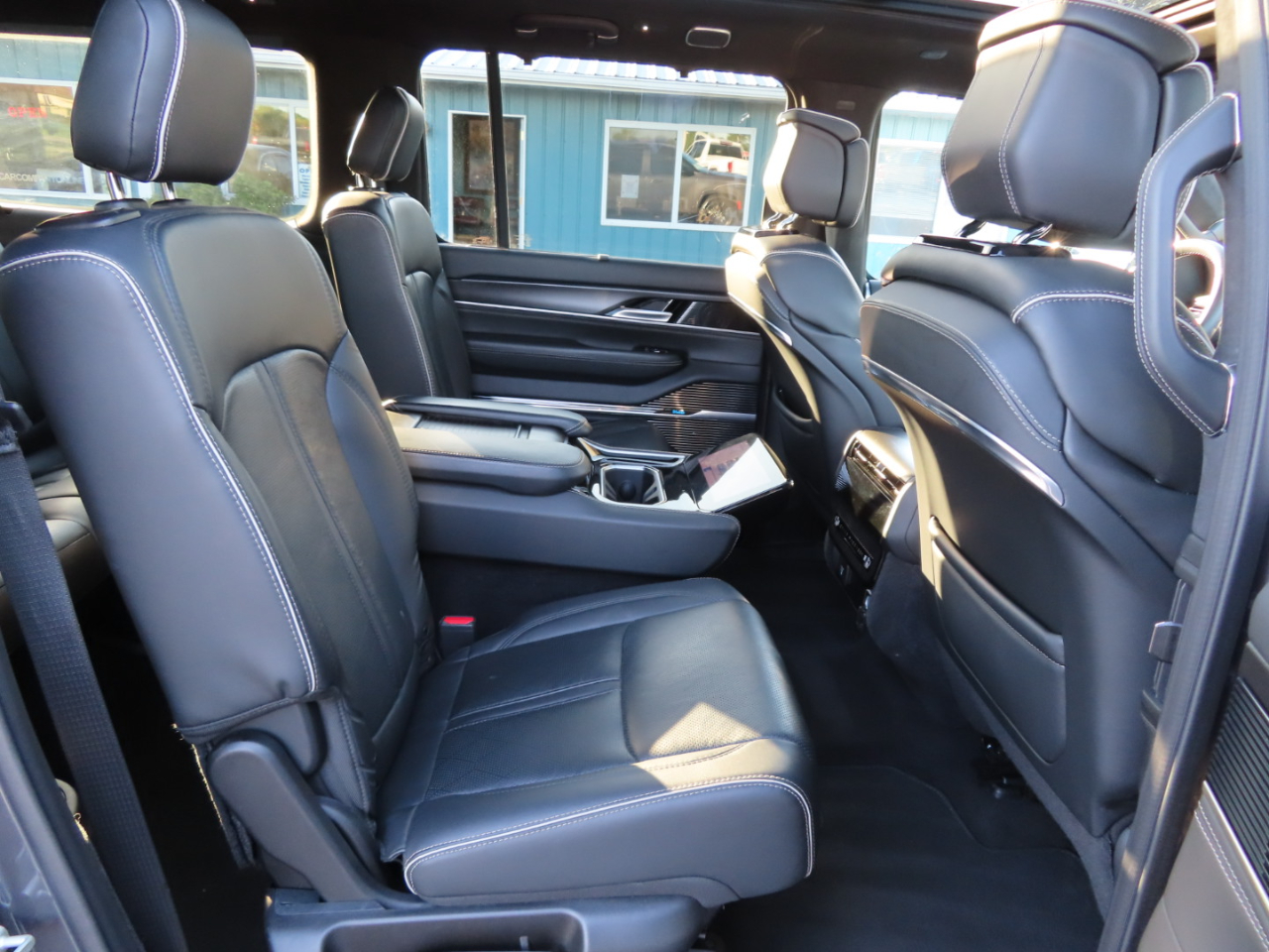 2024 Jeep Grand Wagoneer L II photo 45