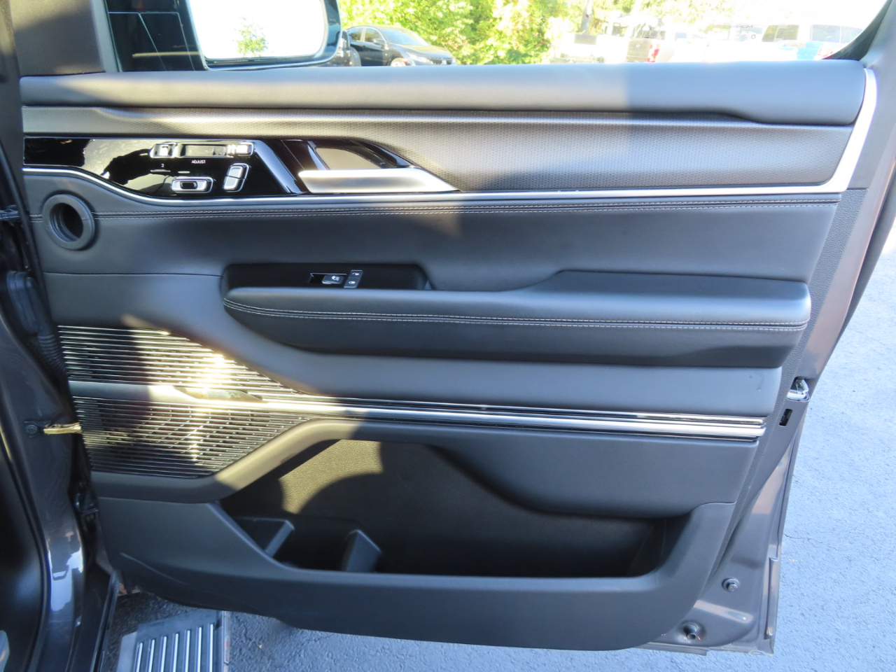 2024 Jeep Grand Wagoneer L II photo 47