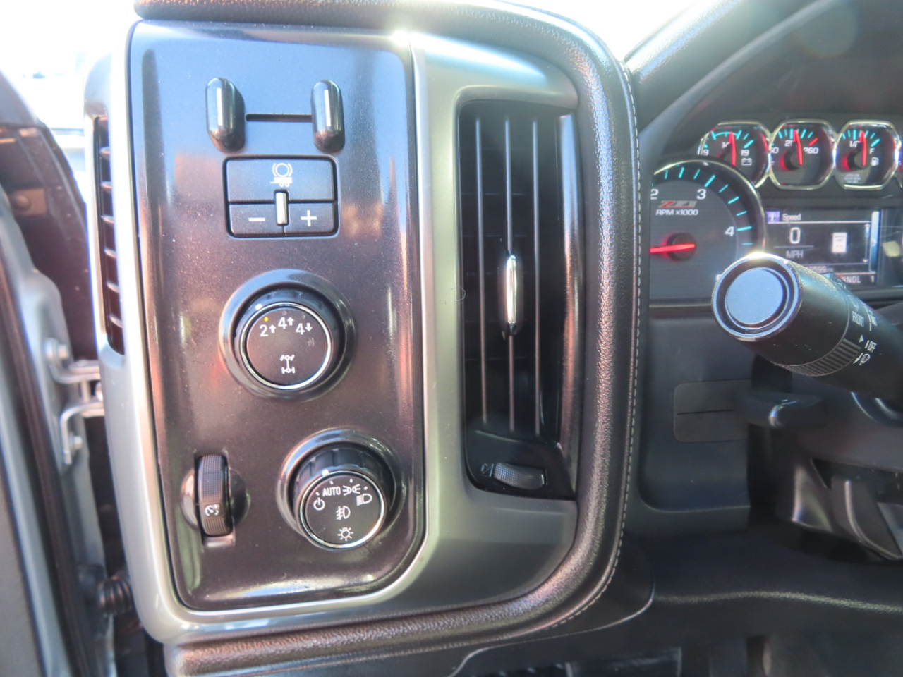 Chevrolet Silverado 2500HD 4WD Crew Cab 153.7" LTZ 2017 Chevrolet Silverado 2500HD 4WD Crew Cab 153.7" LTZ 2017