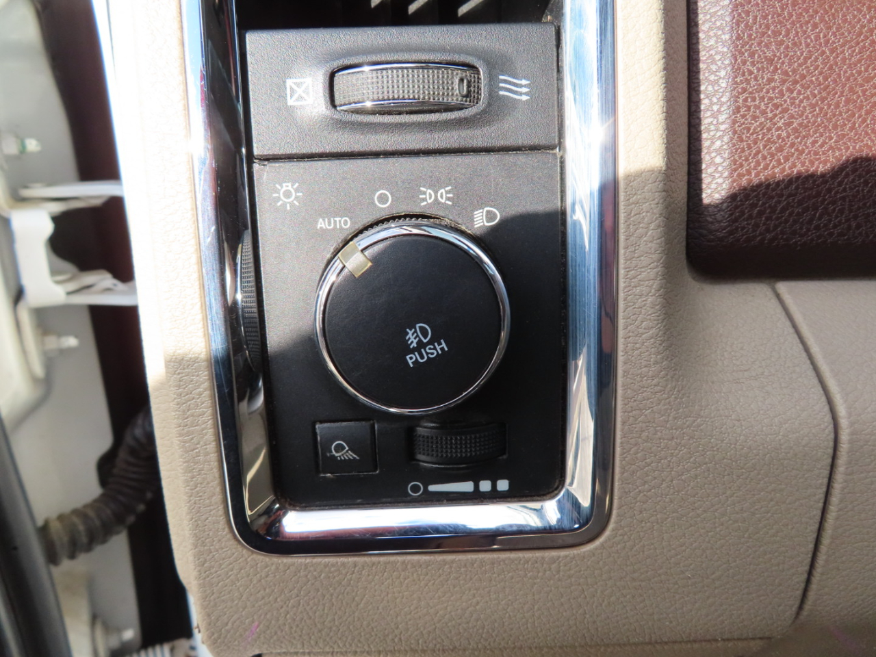 RAM 2500 4WD Crew Cab 169" Laramie 2013 RAM 2500 4WD Crew Cab 169" Laramie 2013