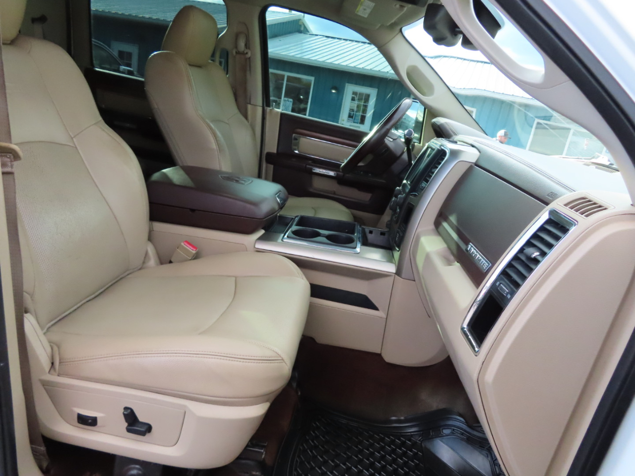 RAM 2500 4WD Crew Cab 169" Laramie 2013 RAM 2500 4WD Crew Cab 169" Laramie 2013