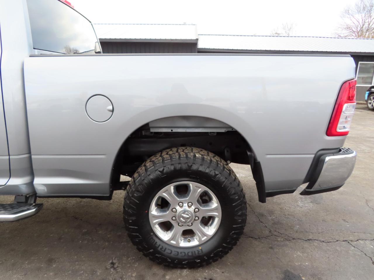 RAM 2500 Big Horn 4x4 Crew Cab 6'4" Box 2024