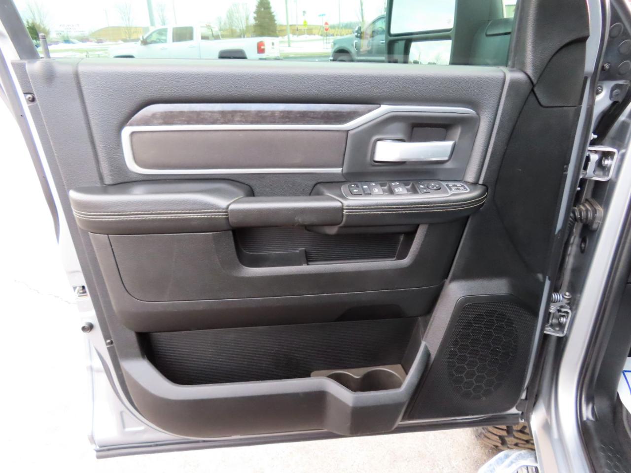 RAM 2500 Big Horn 4x4 Crew Cab 6'4" Box 2024