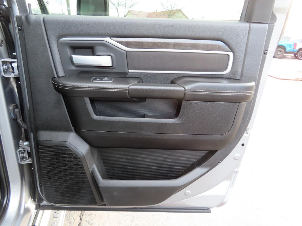 RAM 2500 Big Horn 4x4 Crew Cab 6'4" Box 2024