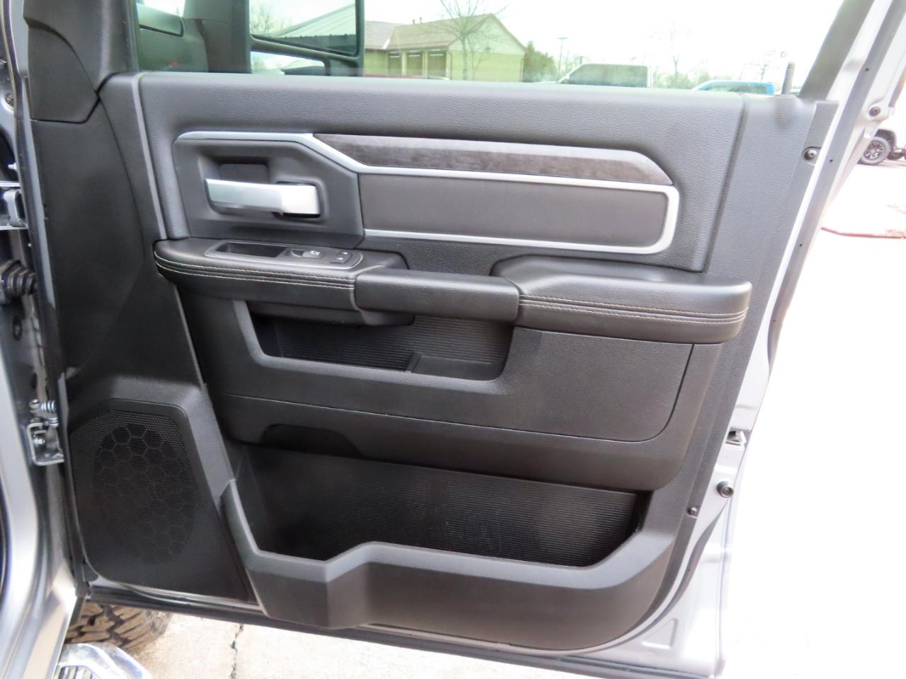 RAM 2500 Big Horn 4x4 Crew Cab 6'4" Box 2024