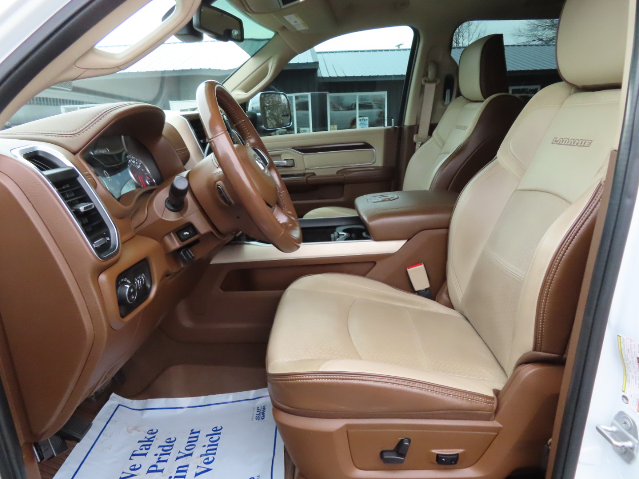 RAM 2500 Laramie 4x4 Crew Cab 8' Box 2022