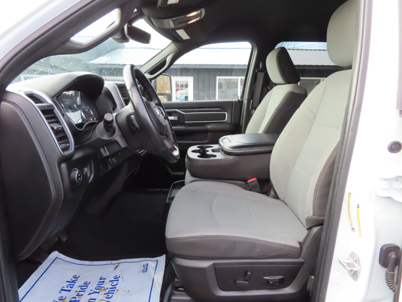 RAM 2500 Big Horn 4x4 Crew Cab 8' Box 2024