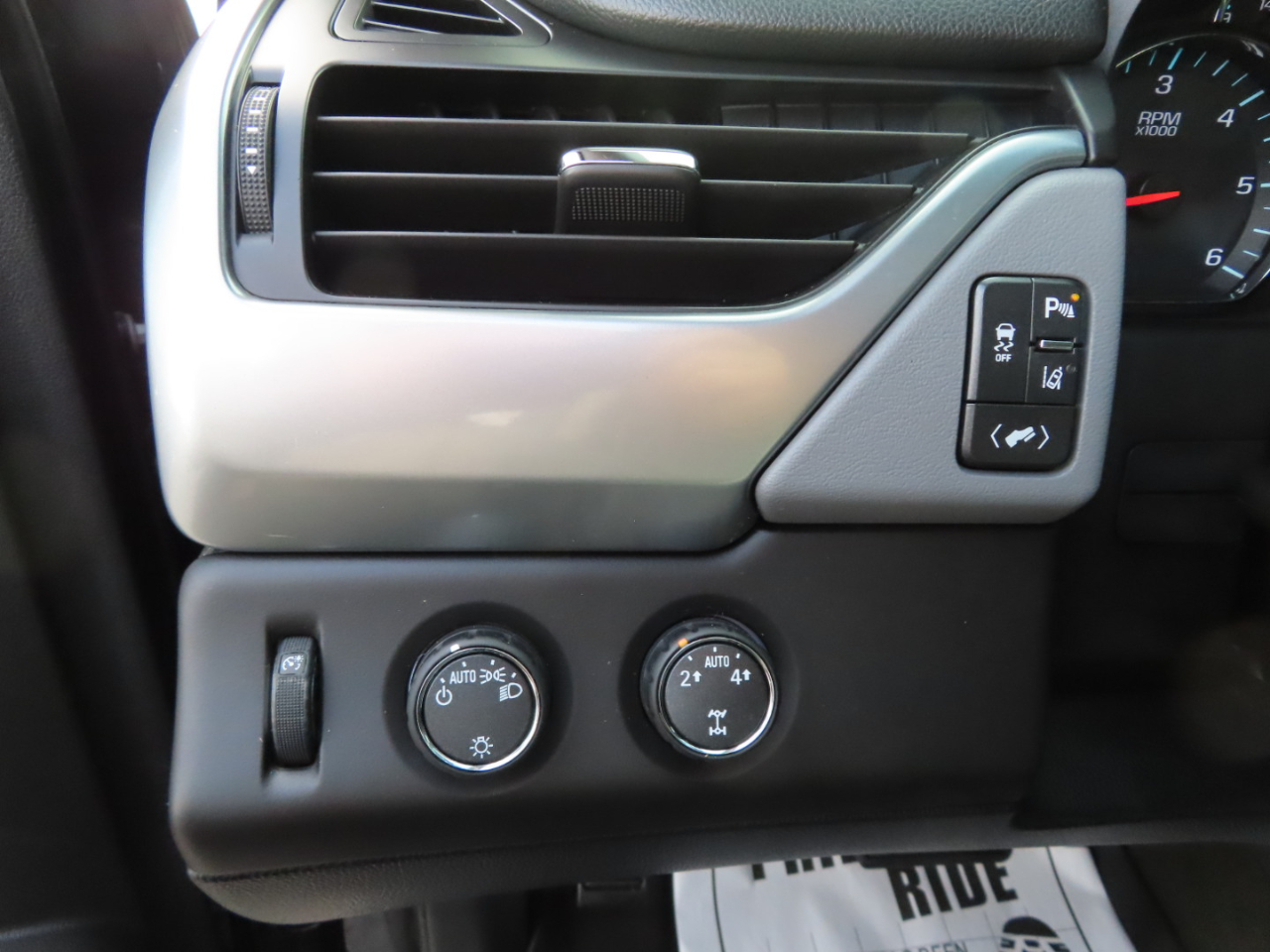 Chevrolet Tahoe 4WD 4dr LT 2015