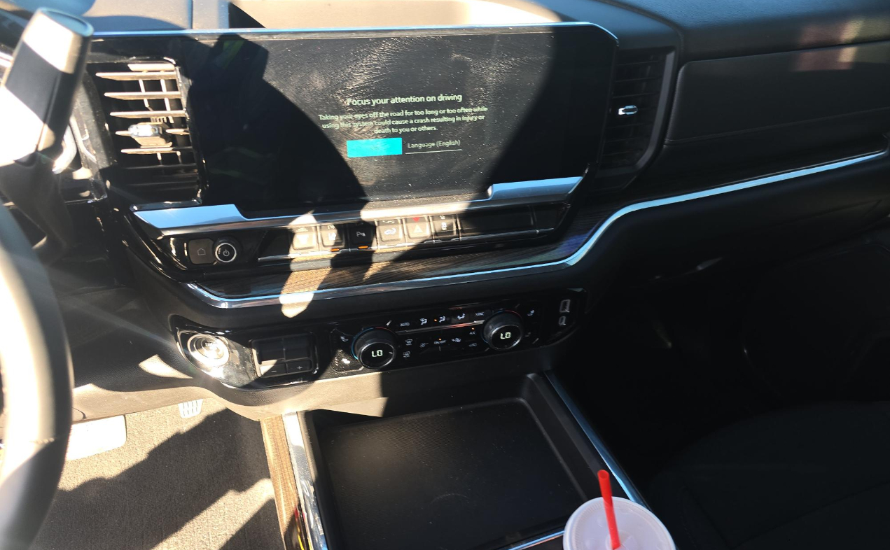 Chevrolet Silverado 3500HD 4WD Crew Cab 172" LT 2024