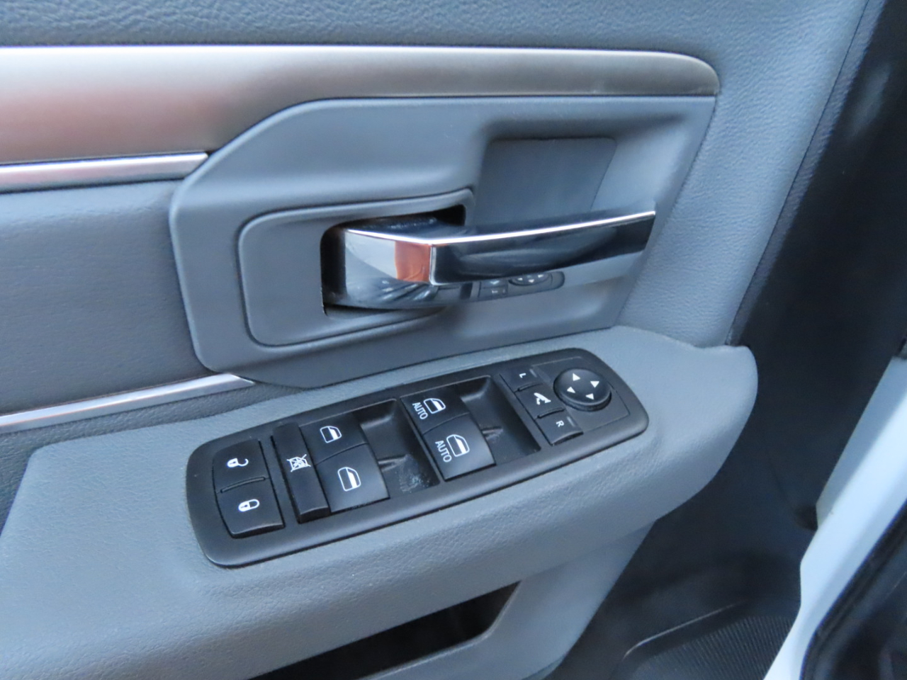 RAM 2500 4WD Mega Cab 160.5" Big Horn 2013