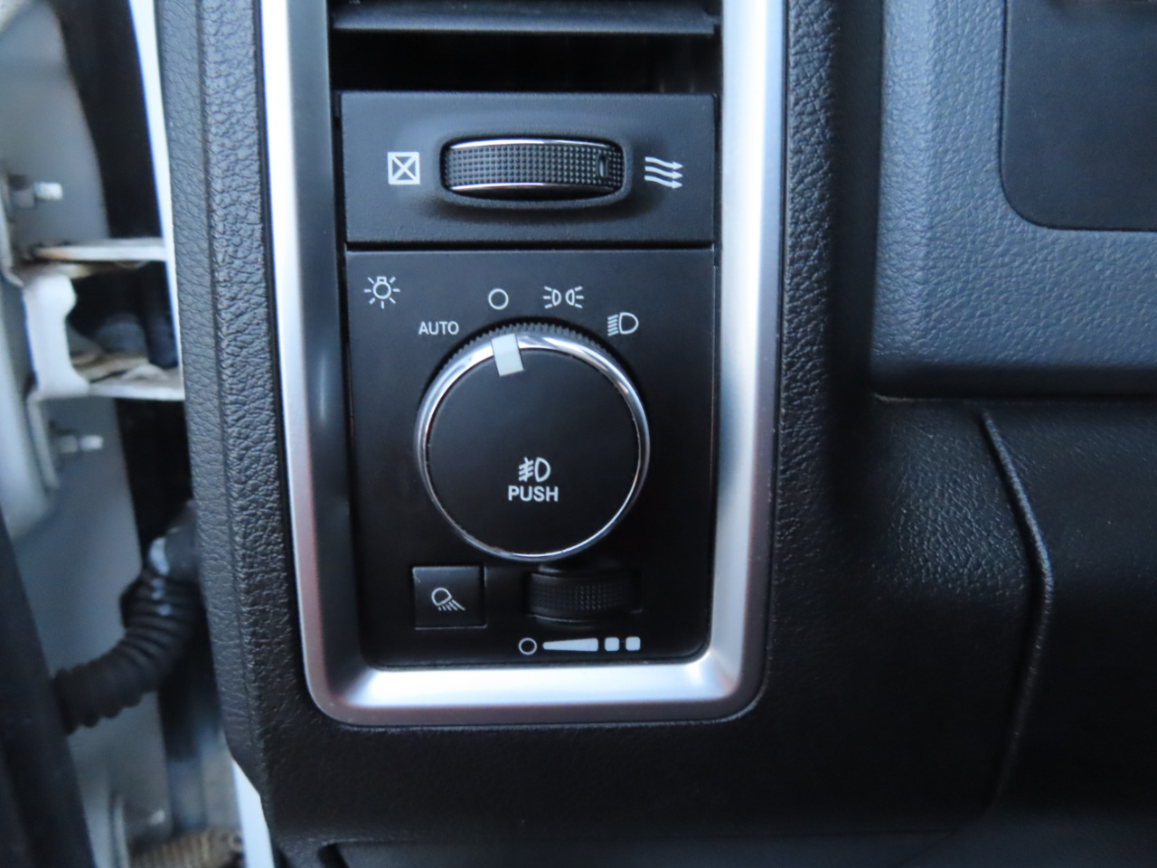 RAM 2500 4WD Mega Cab 160.5" Big Horn 2013