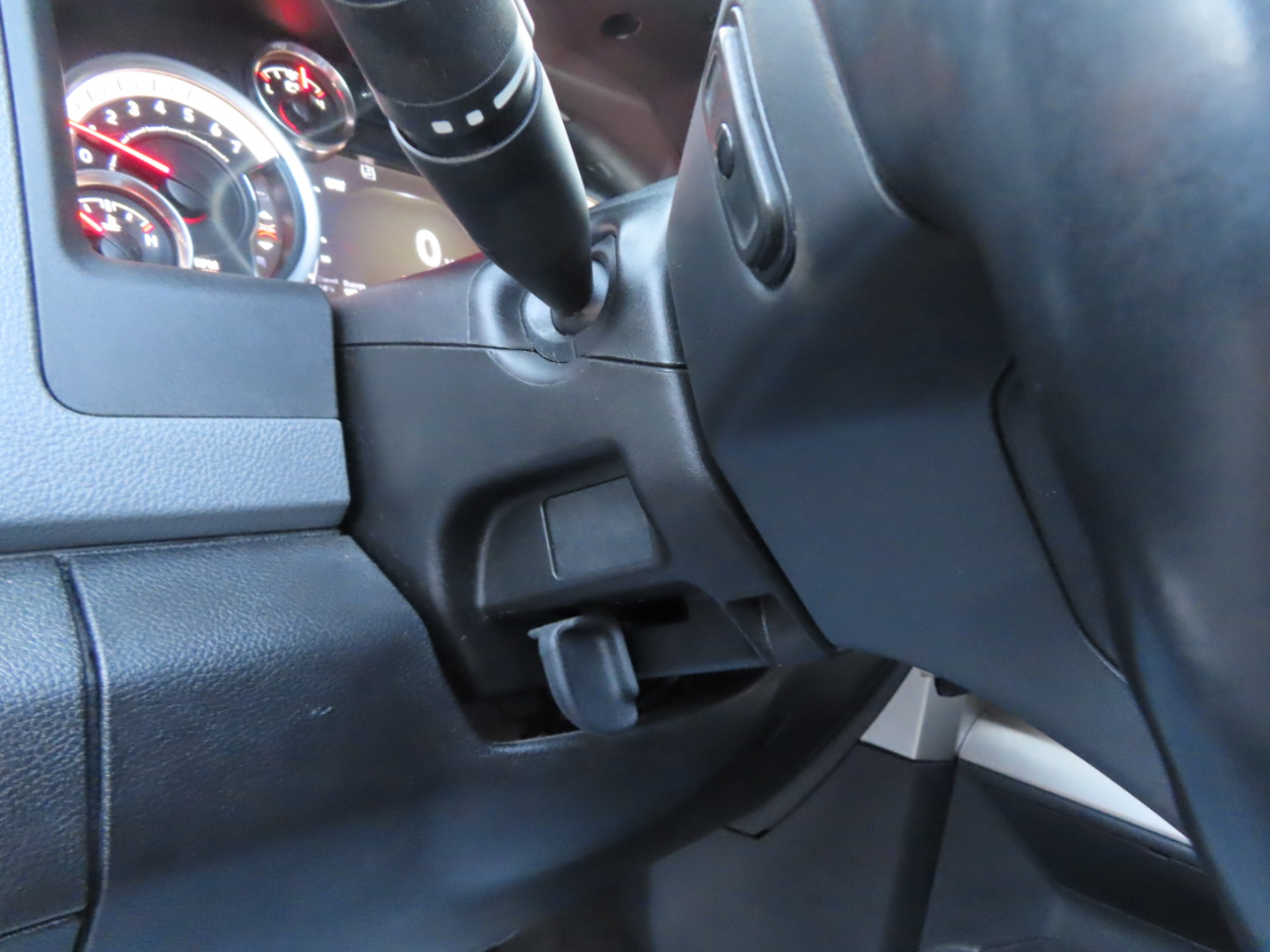 RAM 2500 4WD Mega Cab 160.5" Big Horn 2013